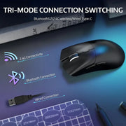 R1  ماوس العاب لاسلكي من اتاك شارك-  اتصال ثلاثي الاوضاع 2.4G/سلكي/BT5.2 خفيف الوزن 55 غرام مستشعر بصري 18K DPI عمر مفتاح 20 مليون بتصميم مريح للكمبيوتر واللابتوب وويندوز وماك ابيض